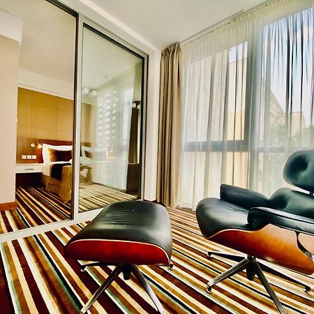 Business Hotel Astrum Laus Левице Екстериор снимка
