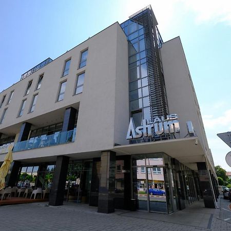 Business Hotel Astrum Laus Левице Екстериор снимка
