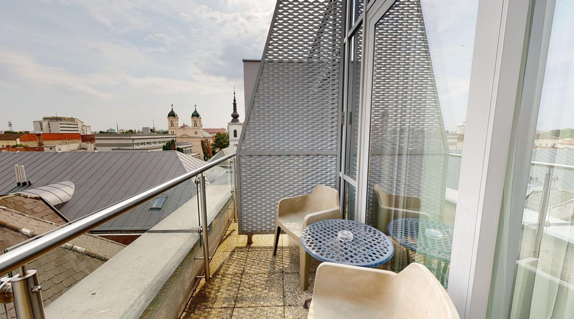 Business Hotel Astrum Laus Левице Екстериор снимка