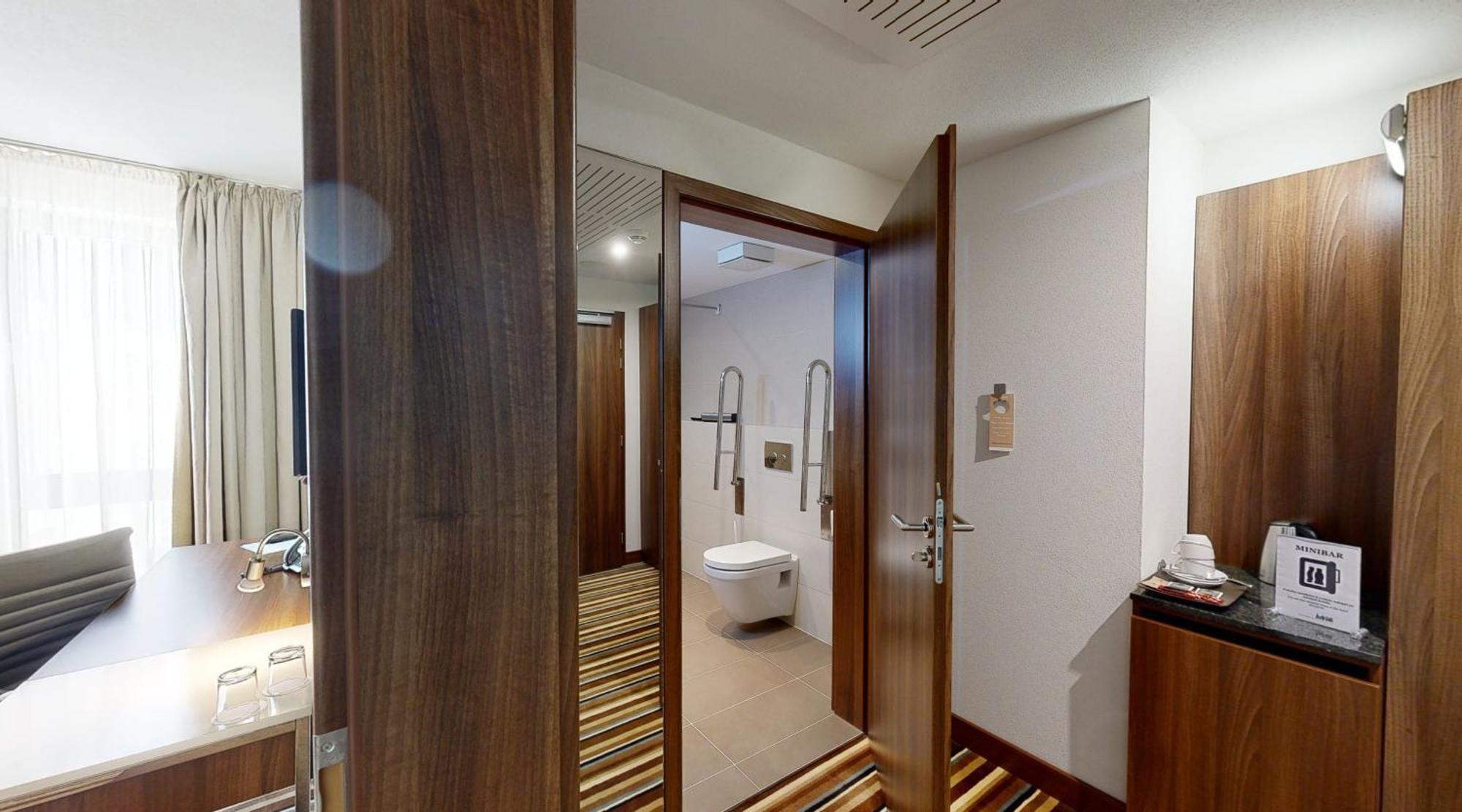 Business Hotel Astrum Laus Левице Екстериор снимка