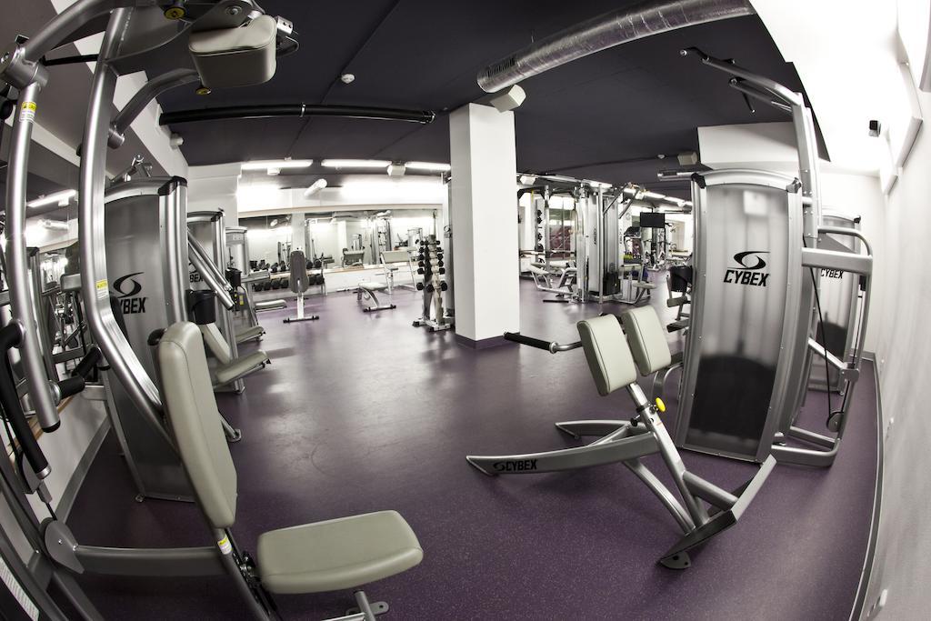 Business Hotel Astrum Laus Левице Екстериор снимка