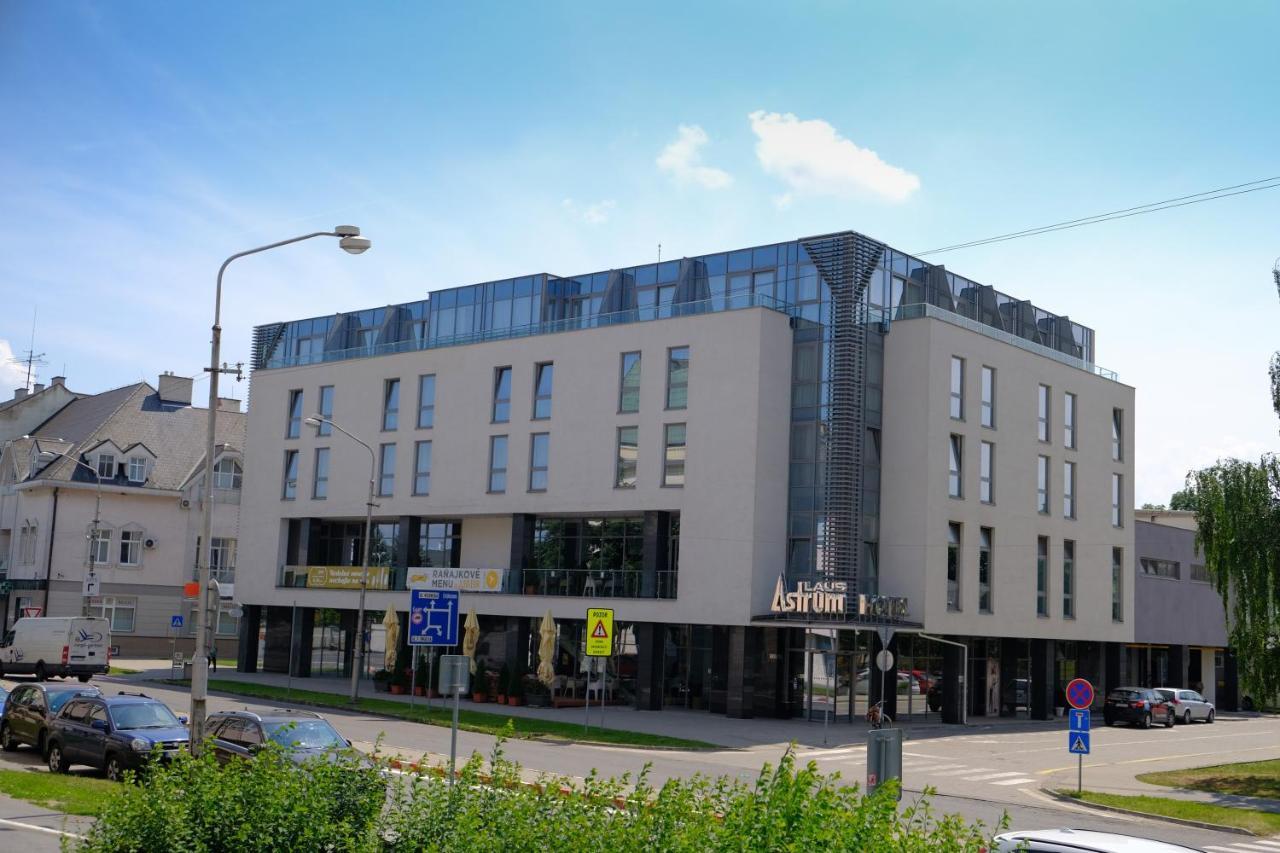 Business Hotel Astrum Laus Левице Екстериор снимка